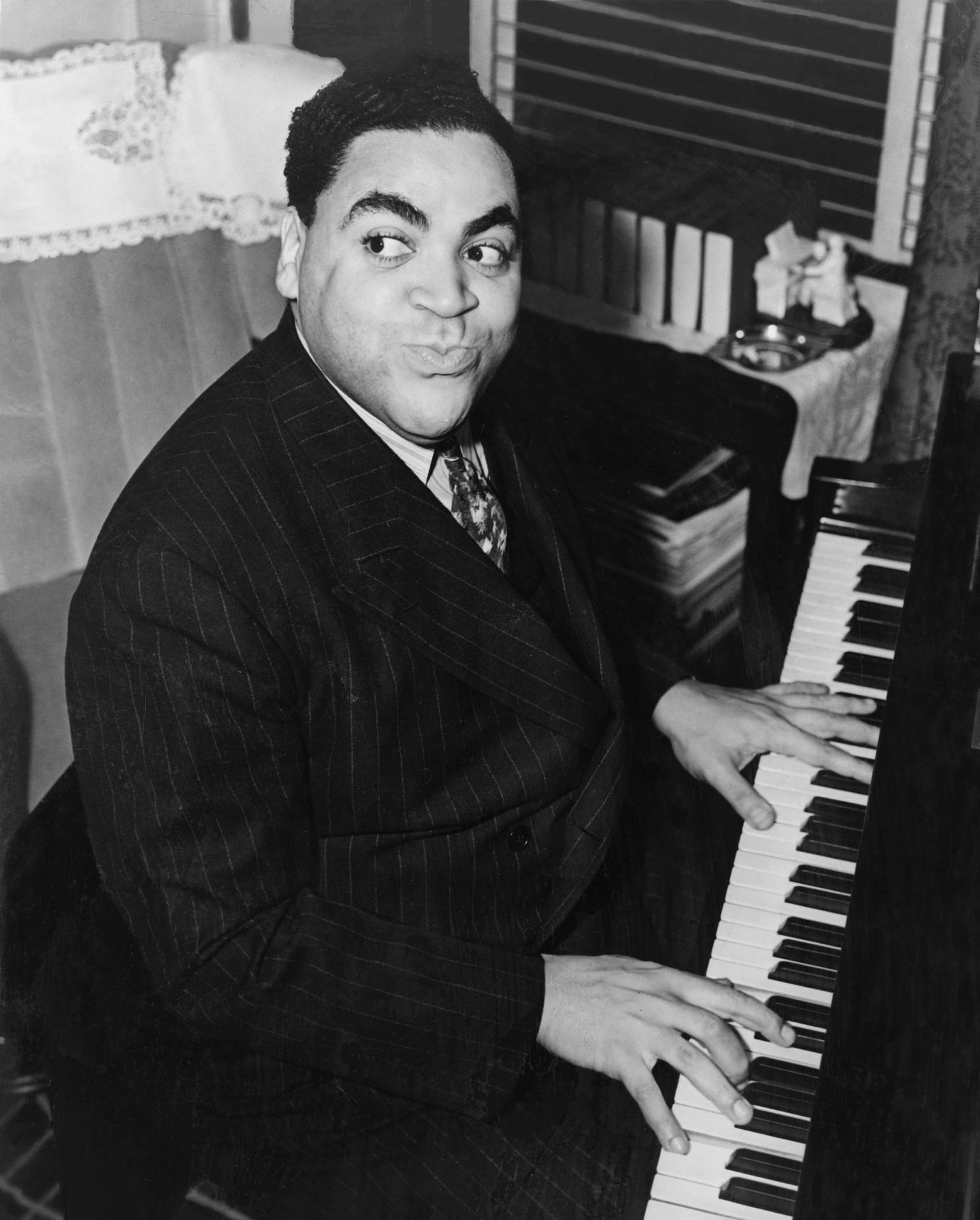 Fats Waller Playing The Piano In 1938 Wallpaper