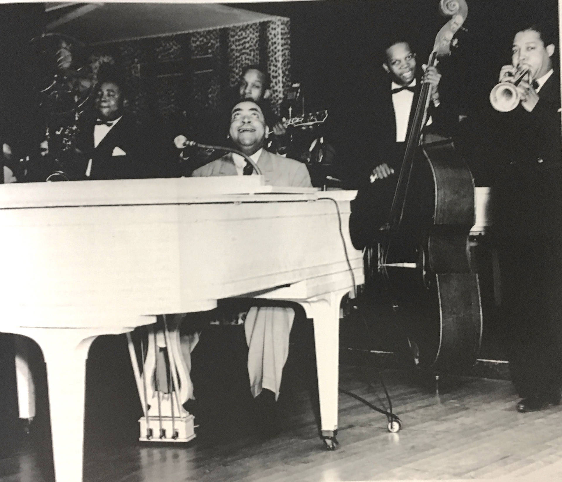 Fats Waller With Band In 1940 Wallpaper