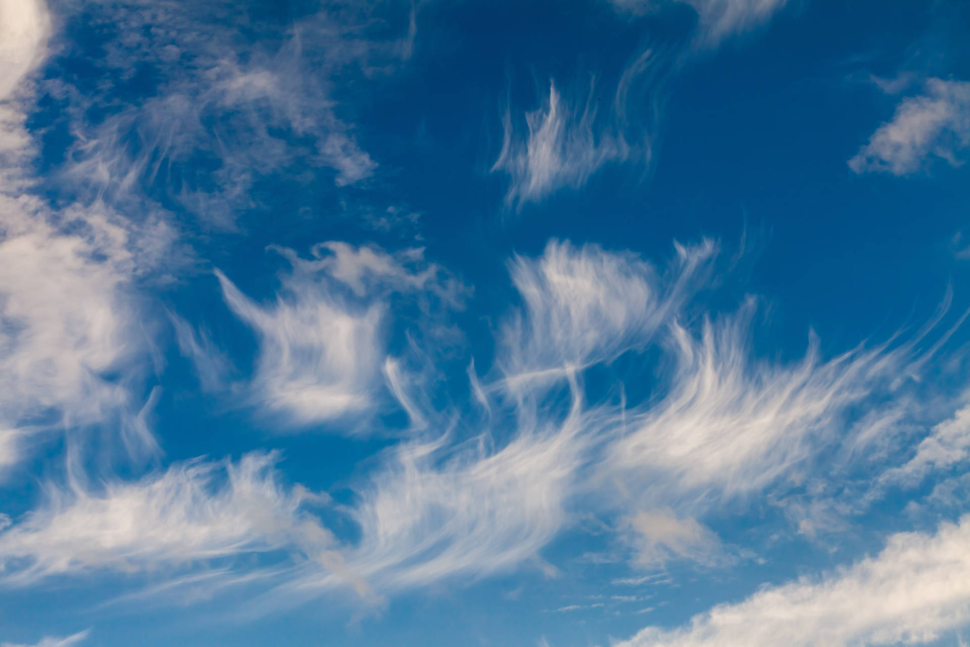 Feathery Delicate Blue Aesthetic Cloud Wallpaper