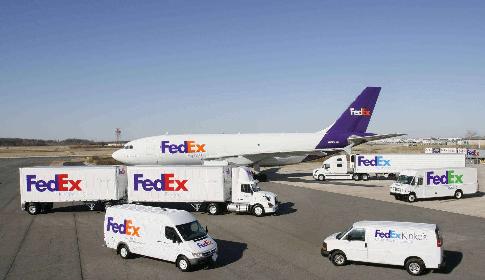 FedEx Courier Transportation Wallpaper