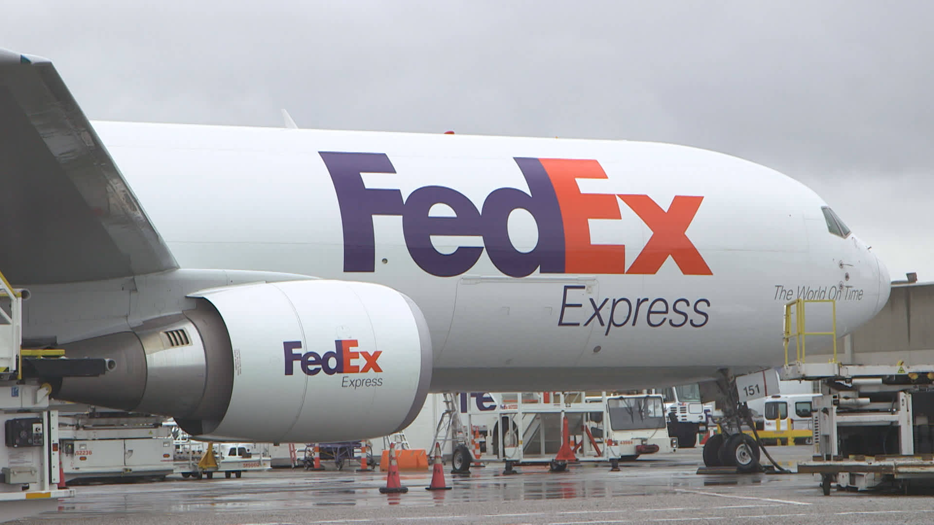 Fedex Express Parcel Delivery Wallpaper