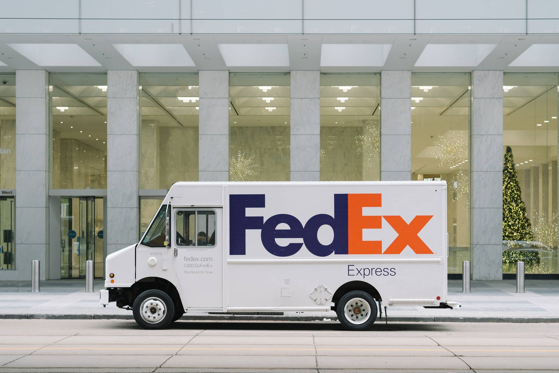 FedEx Freight Shipping Truck Wallpaper