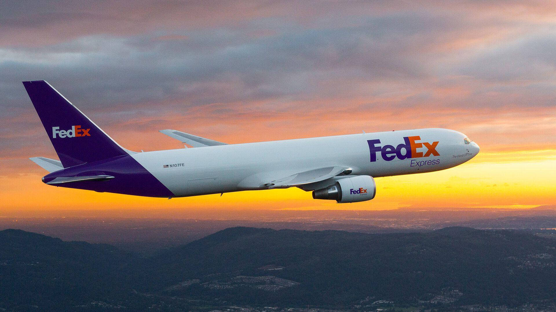 FedEx Tracking Aircraft Courier Wallpaper
