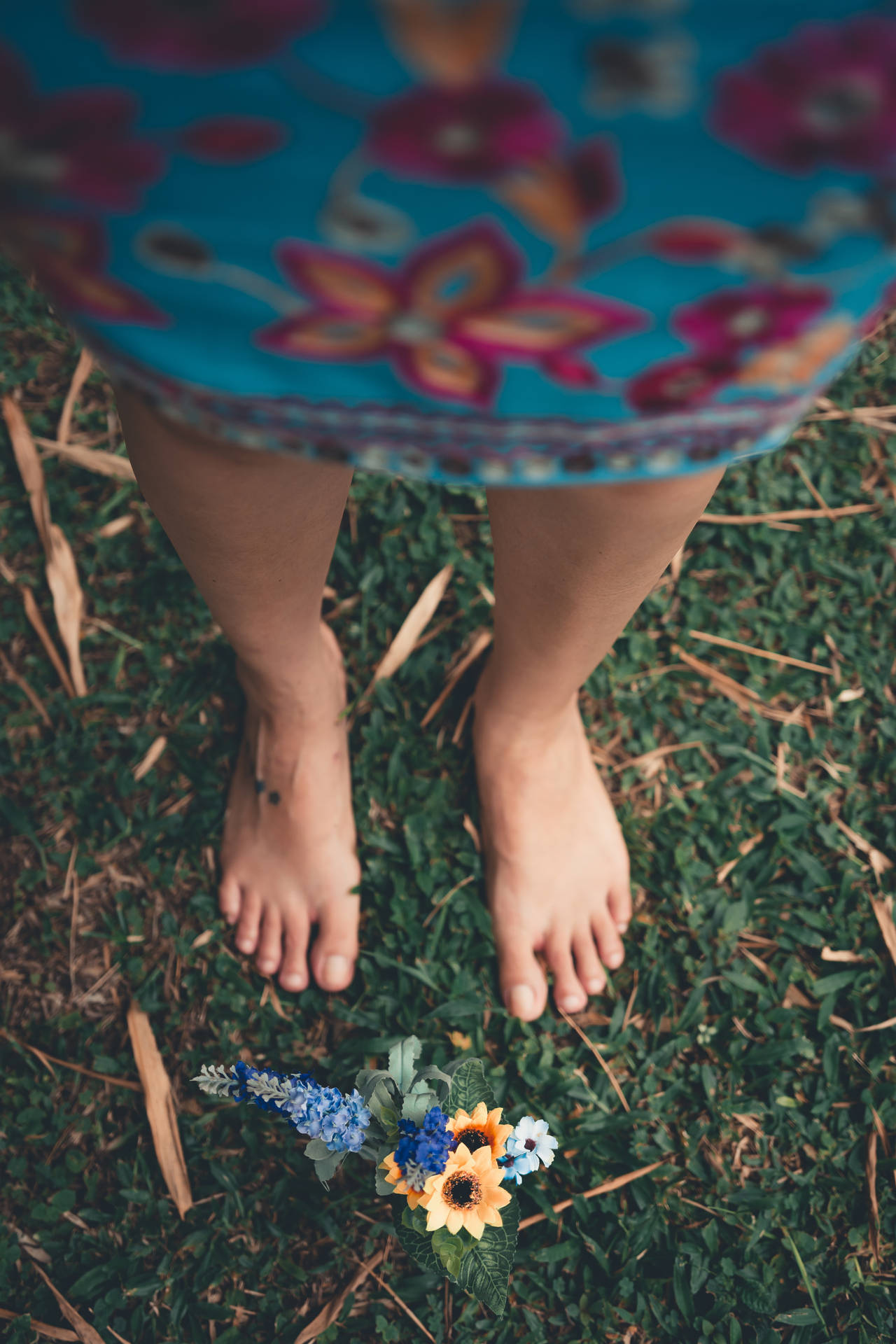 Feet And Color Flowers Wallpaper