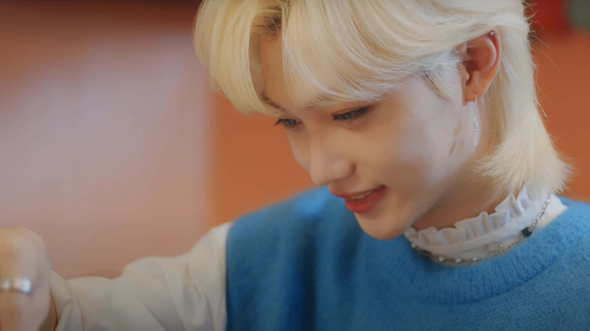 Felix of Stray Kids looks bold and confident. Wallpaper