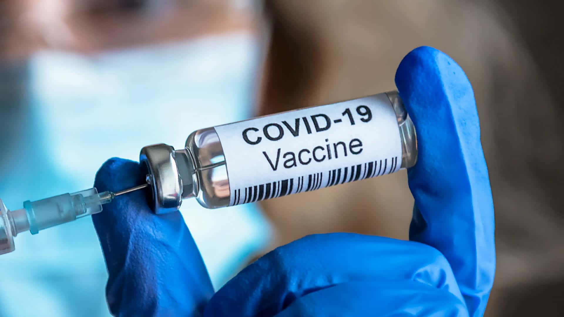 Médicasosteniendo La Vacuna Contra El Covid-19. Fondo de pantalla