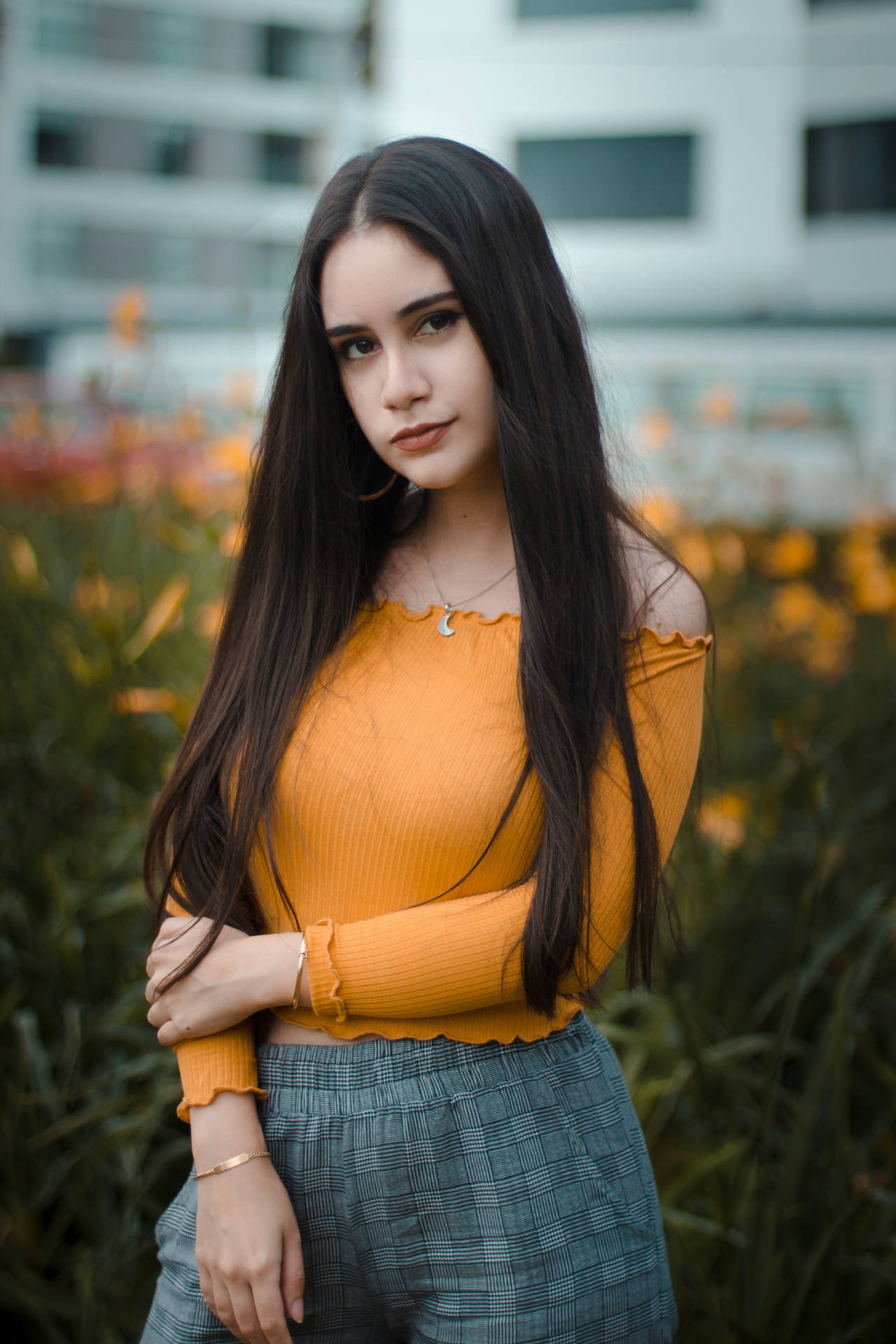 Female Model Selective Focus Blur Wallpaper