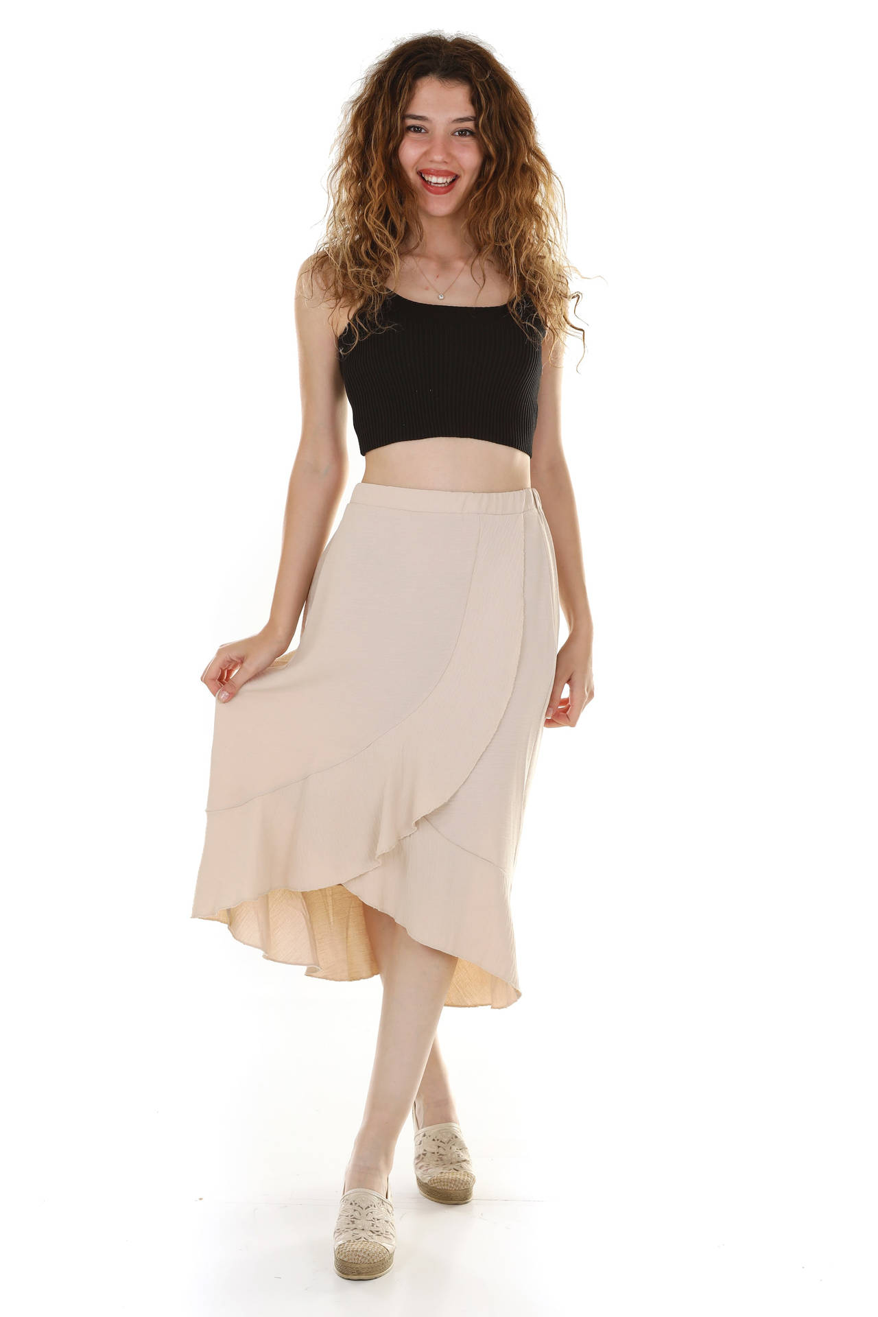 Female Model With Flowy Skirt Wallpaper