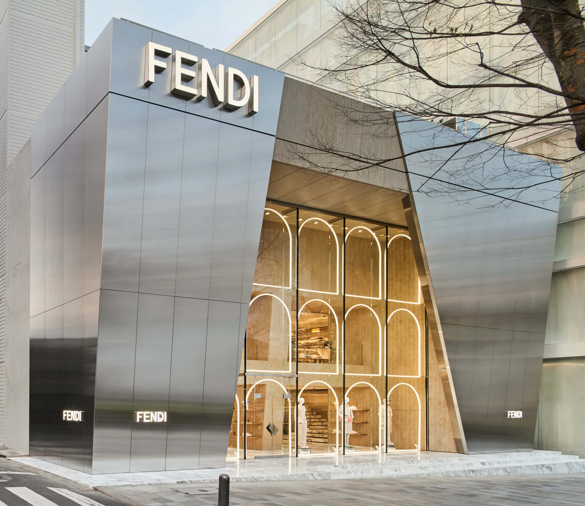 Restaelegante Con Fendi