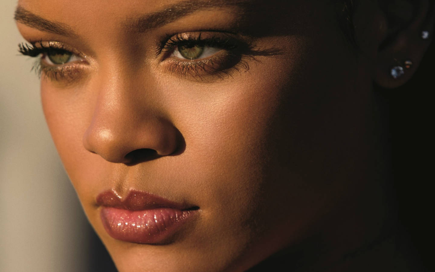 Fenty Rihanna Ansigt Tæt På Wallpaper