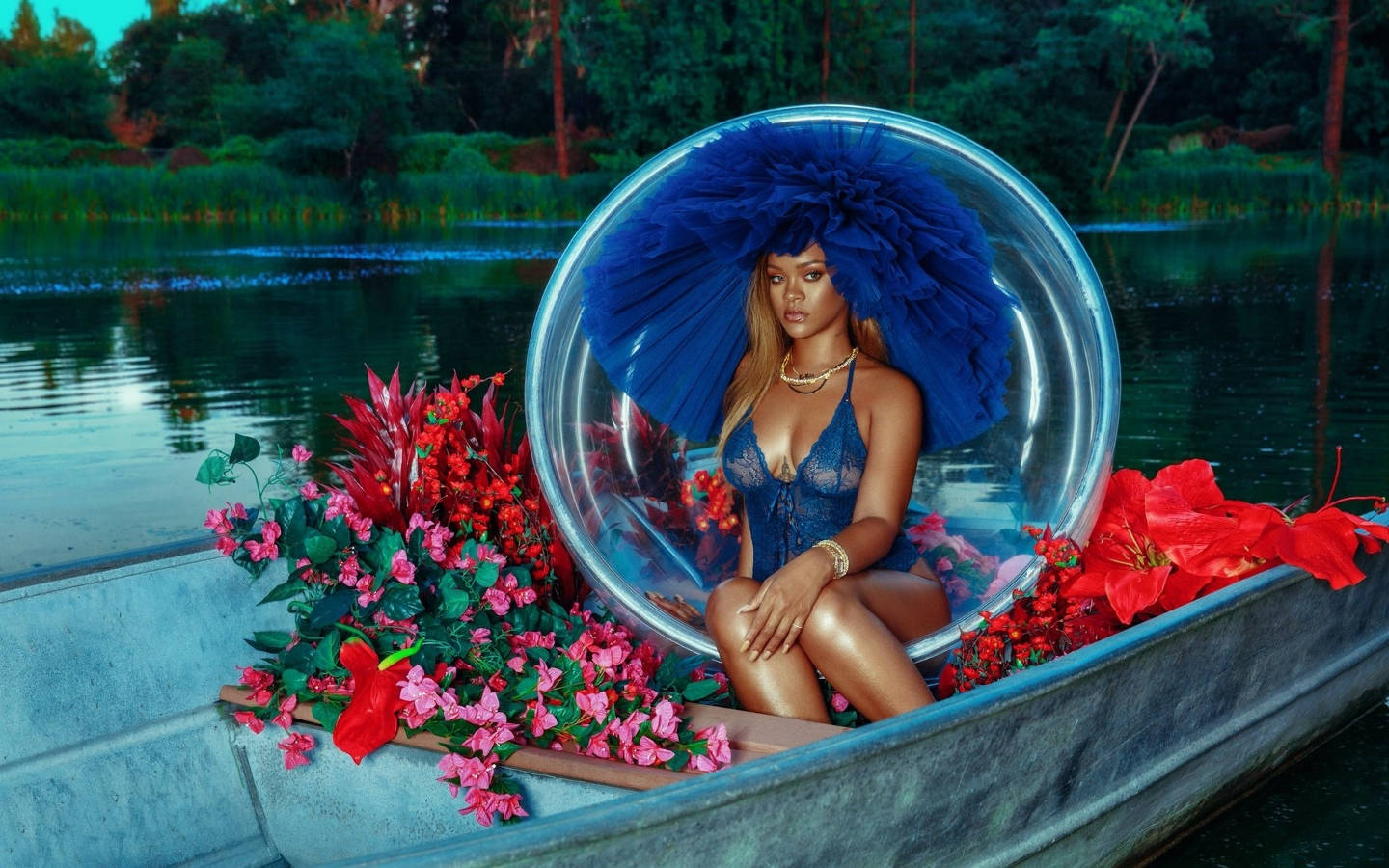 Fenty Rihanna på et skib Wallpaper