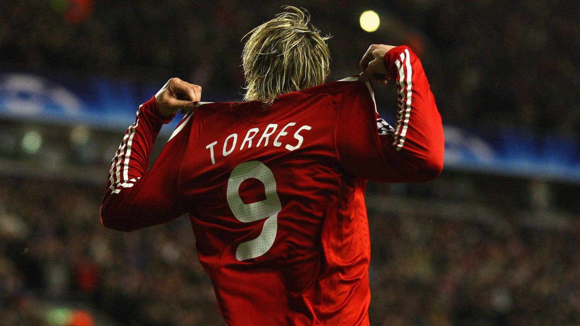Fernando Torres Showing His Jersey