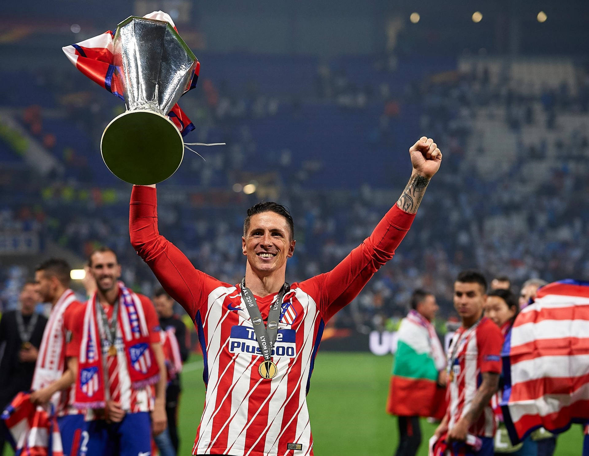Fernando Torres With A Trophy