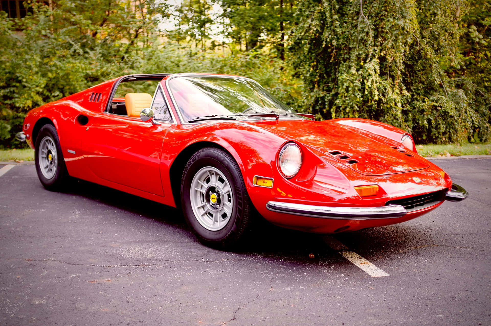 Geschwindigkeitund Stil - Ein Von Der Kante Angetriebener Ferrari