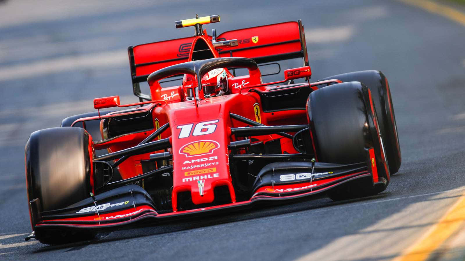 Moderne Ferrari F1 viste sig frem for at vise sin hastighed. Wallpaper