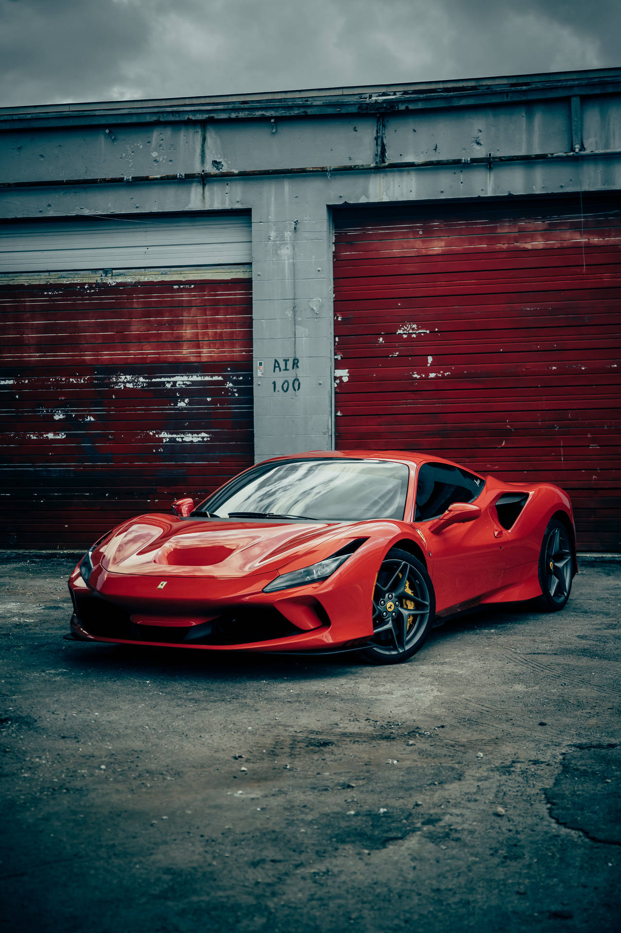 Backgroundröd Och Nyanserad Ferrari-telefonbakgrund Wallpaper