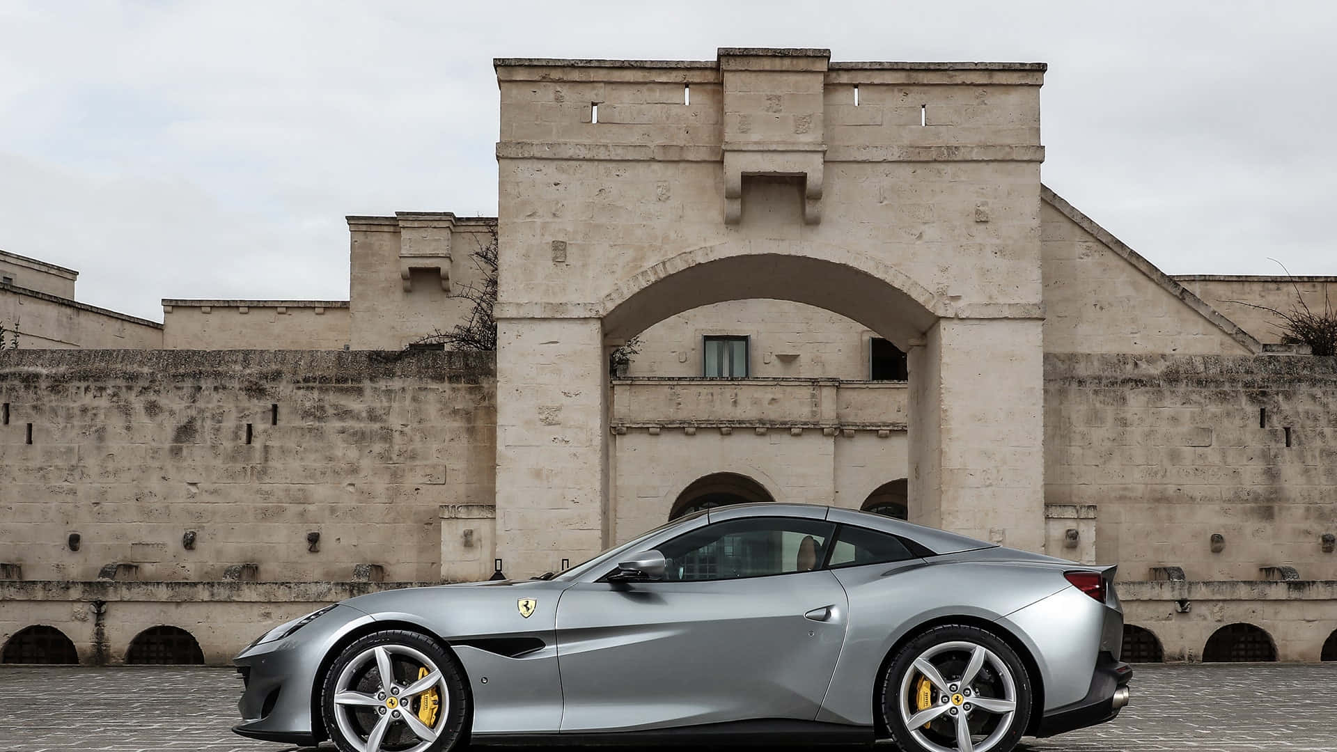 Upea Ferrari Portofino, Joka Esittelee Sulavaa Muotoilua Ja Voimaa Taustakuva