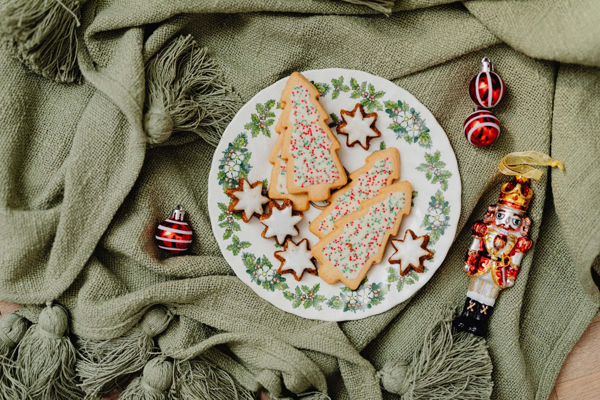 Festive Christmas Cookies Decoration.jpg Wallpaper