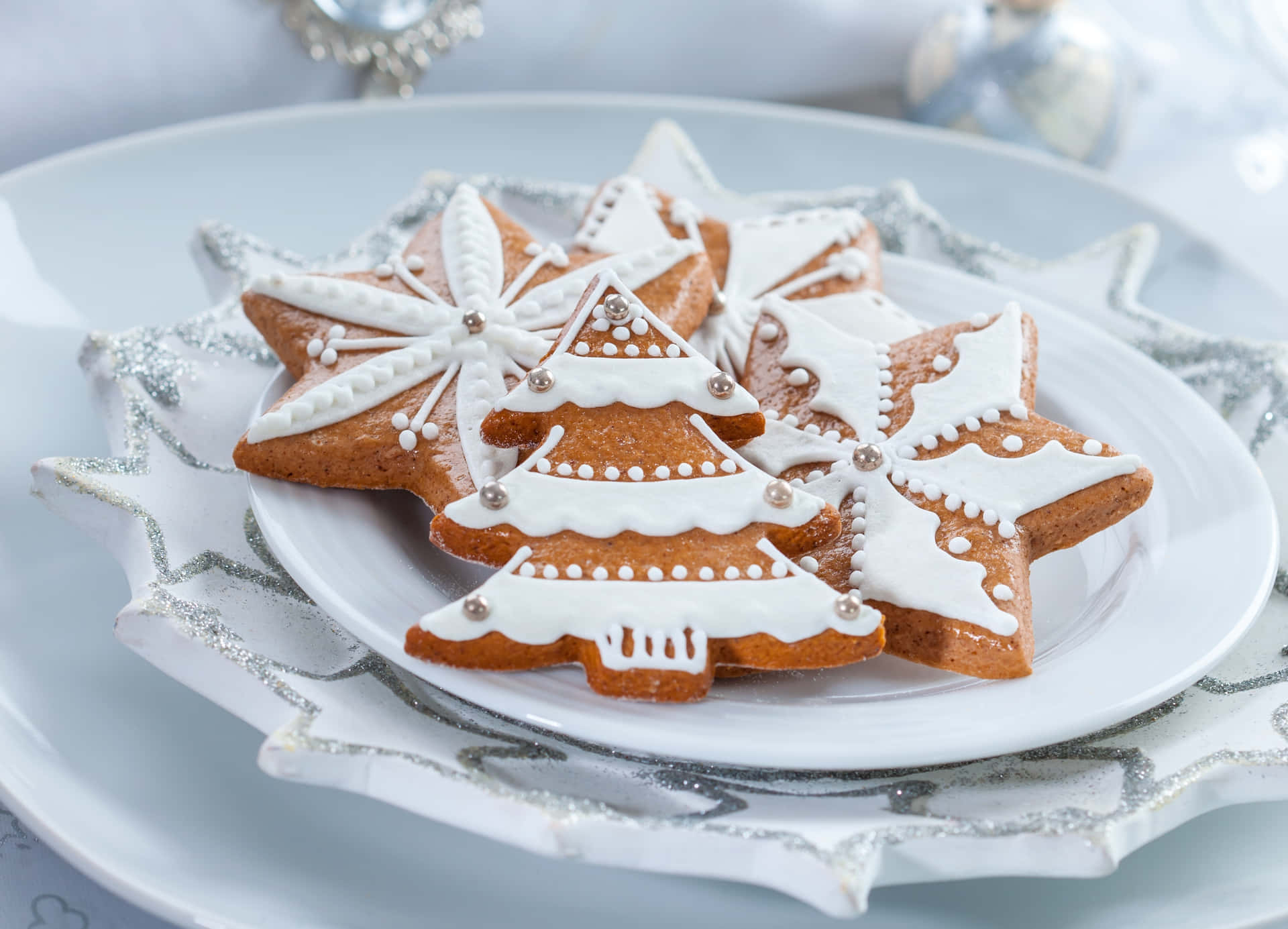 Festive Christmas Gingerbread Cookies Wallpaper