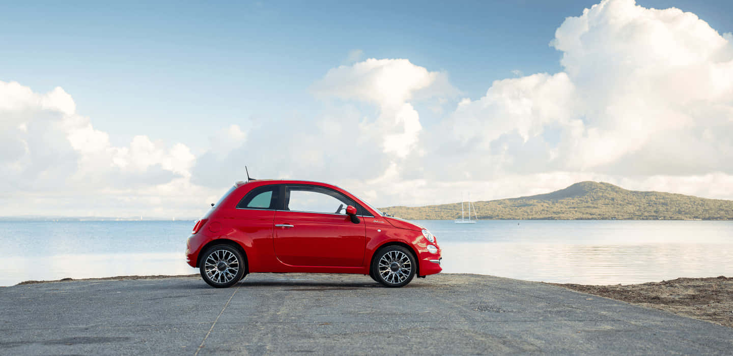 Fiat 500 parked near a beach Wallpaper