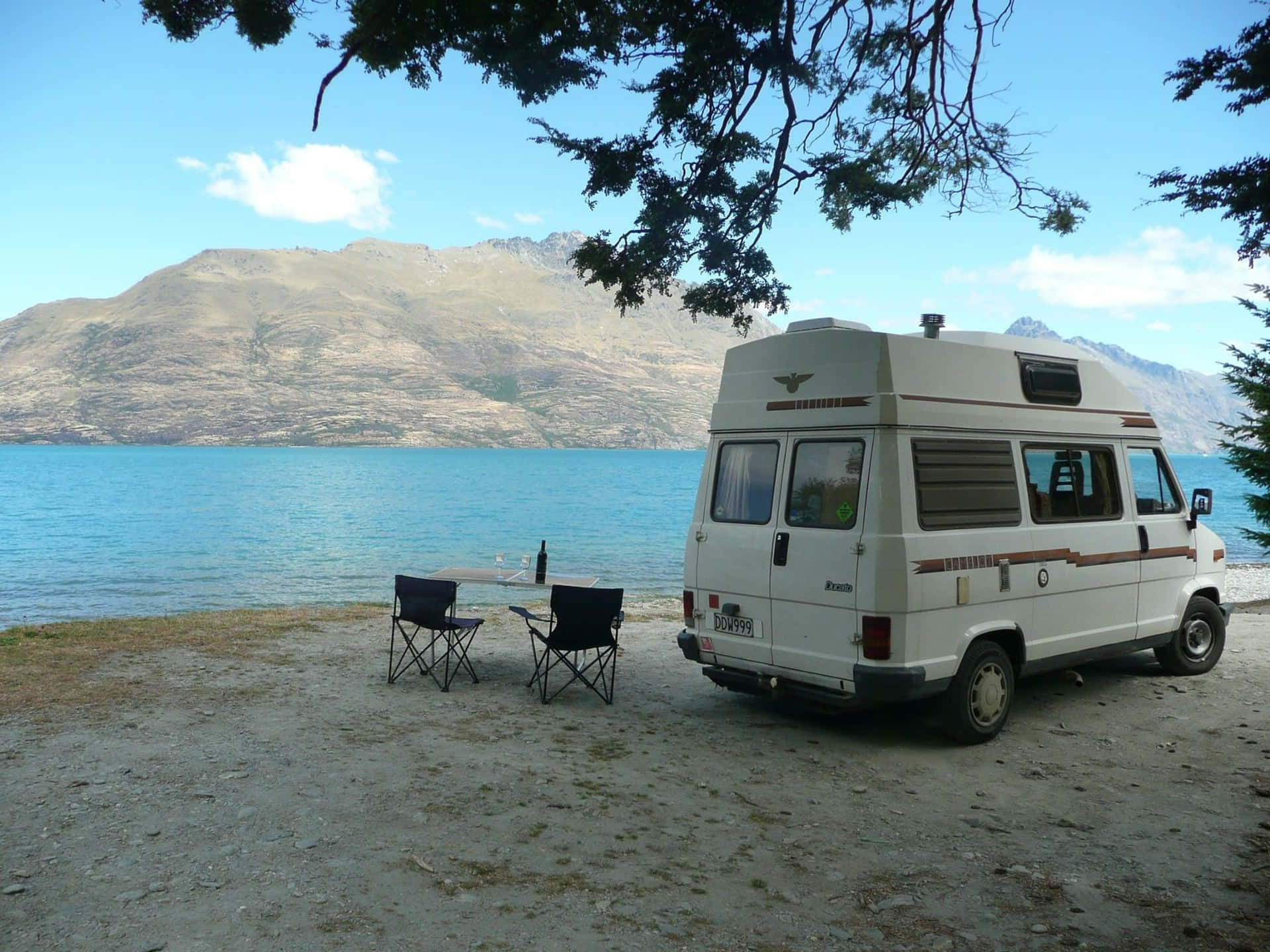 Campeur Fiat Ducato Au Bord Du Lac Fond d'écran