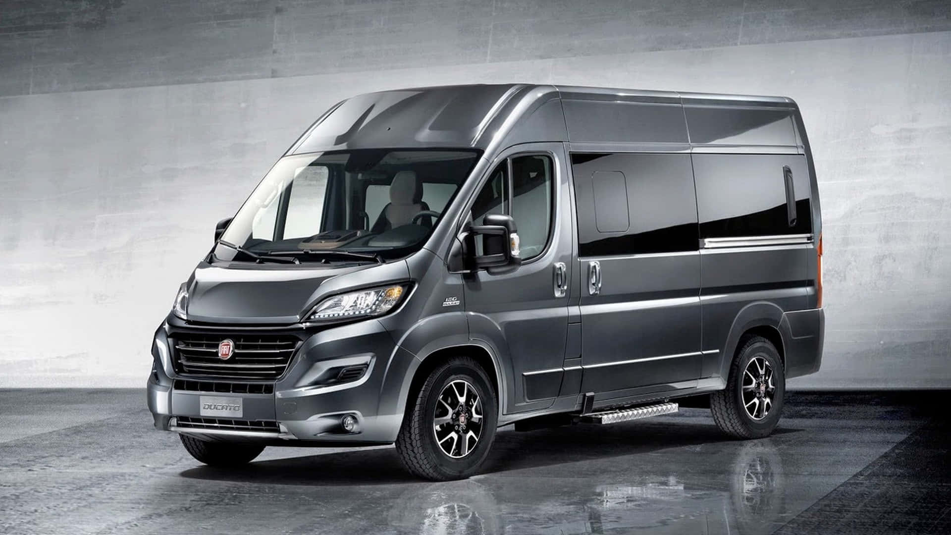 Vue Latérale Du Van Fiat Ducato Fond d'écran