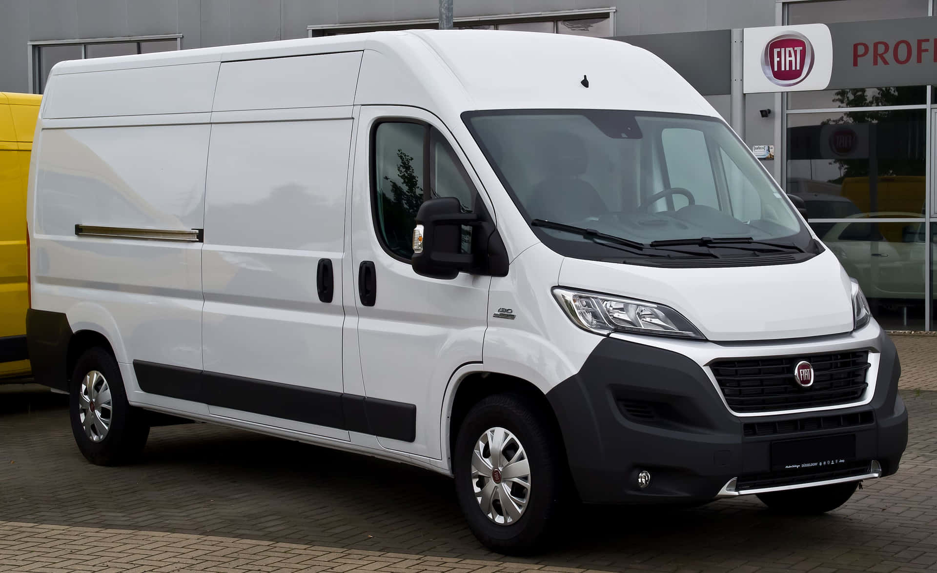 Fourgon Blanc Fiat Ducato Garé Fond d'écran