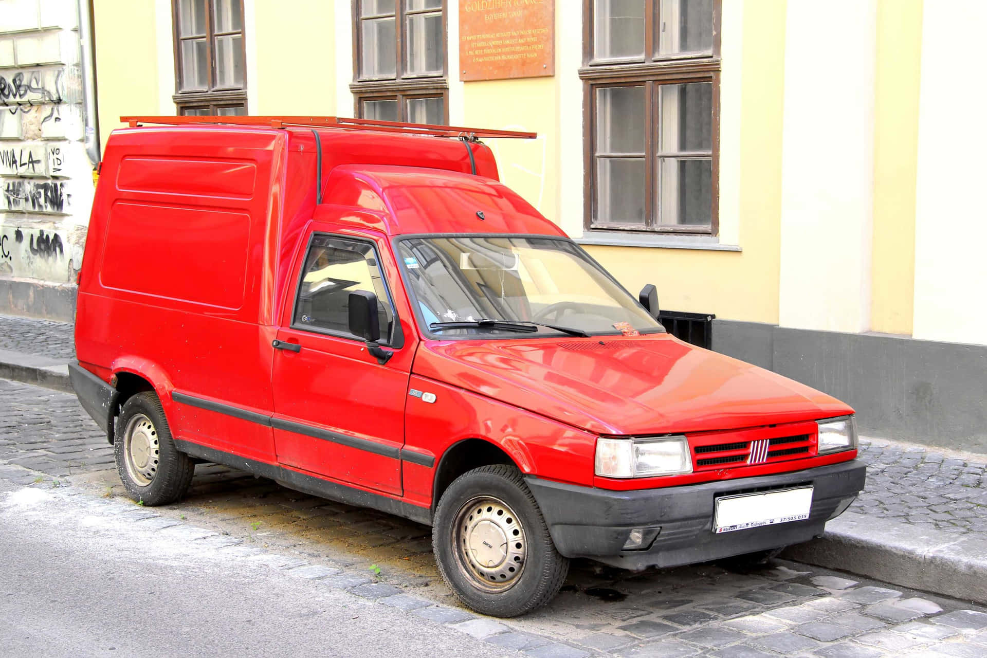 Fiat Fiorino: Compact&Efficient Cargo Van Wallpaper