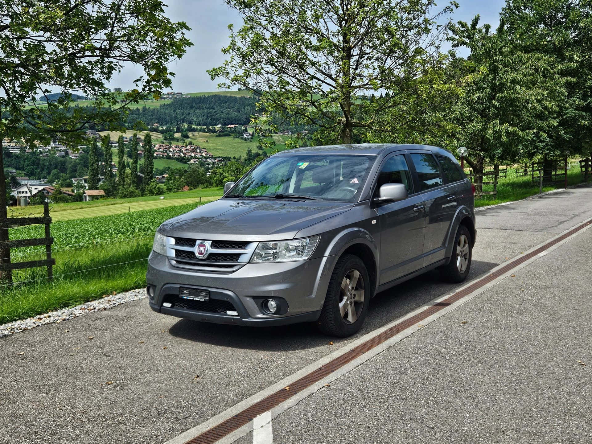 Fiat Freemont Sur La Route De Campagne Fond d'écran