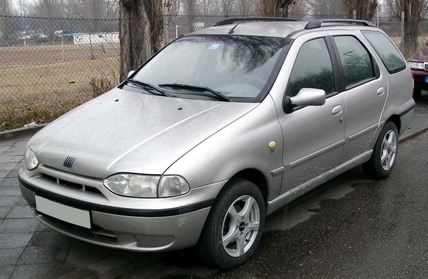 Caption: Fiat Palio - Compact Hatchback for the City Wallpaper