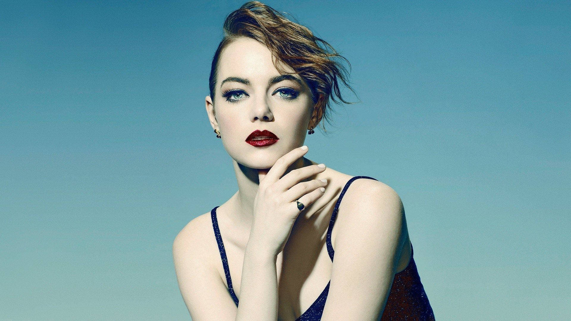 Emma Stone radiating confidence and glamour Wallpaper