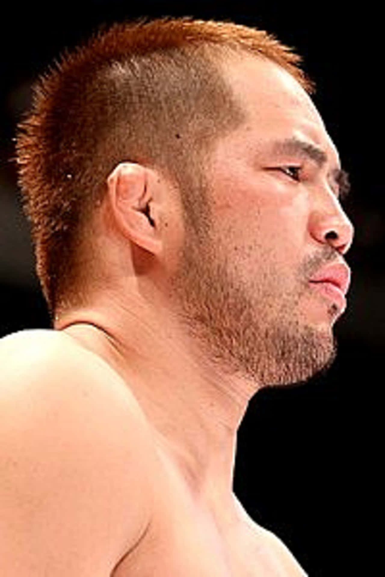 Fierce Japansk MMA Fighter Hayato Sakurai Side View Shot: Wallpaper
