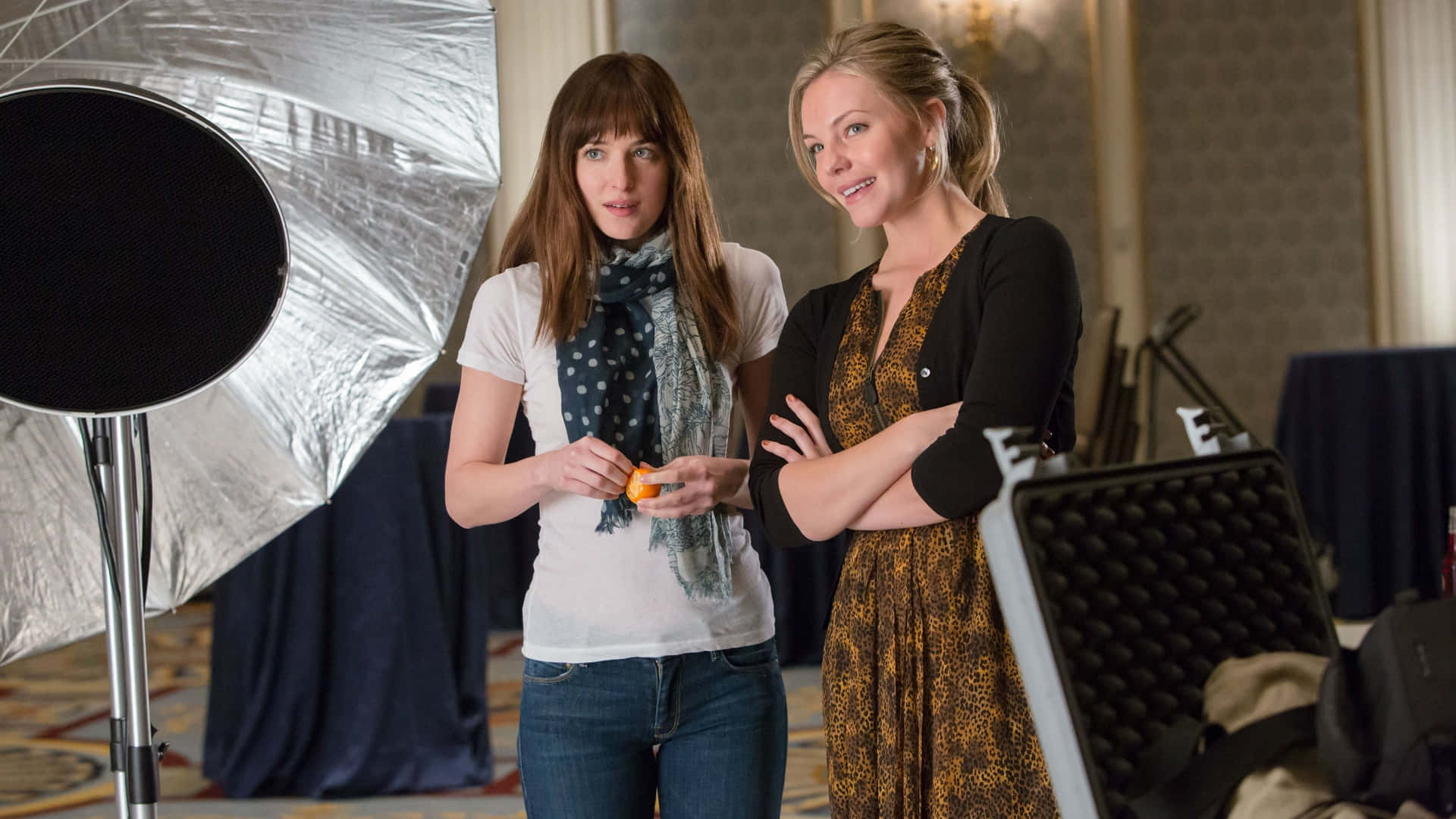 Dakotajohnson Spielt Anastasia Steele Und Jamie Dornan Spielt Christian Grey Im Gleichnamigen Film Fifty Shades Of Grey. Wallpaper