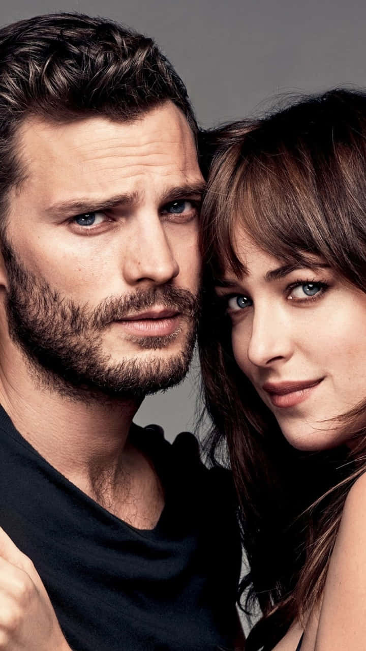 Cincuentasombras De Grey: Jamie Y Dakota Abrazándose. Fondo de pantalla