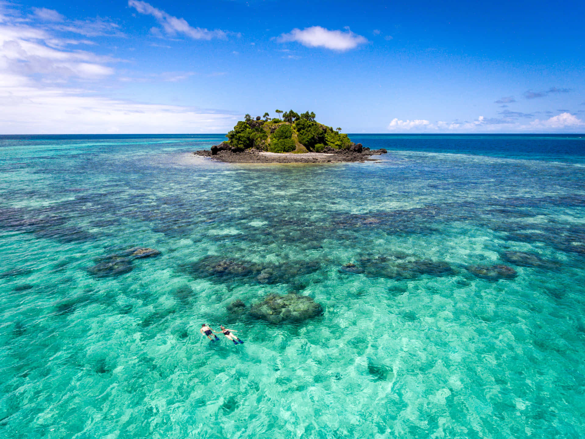 Imagende Islas Fiji Con Aguas Cristalinas.