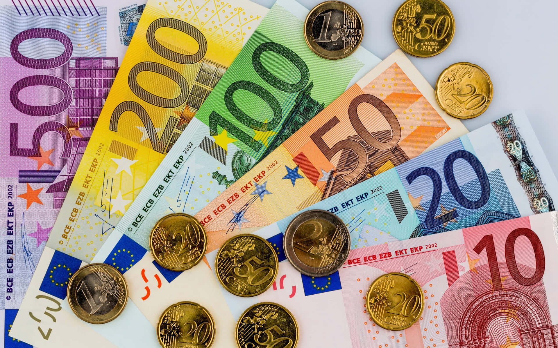 Einstapel Euro-banknoten Und Münzen