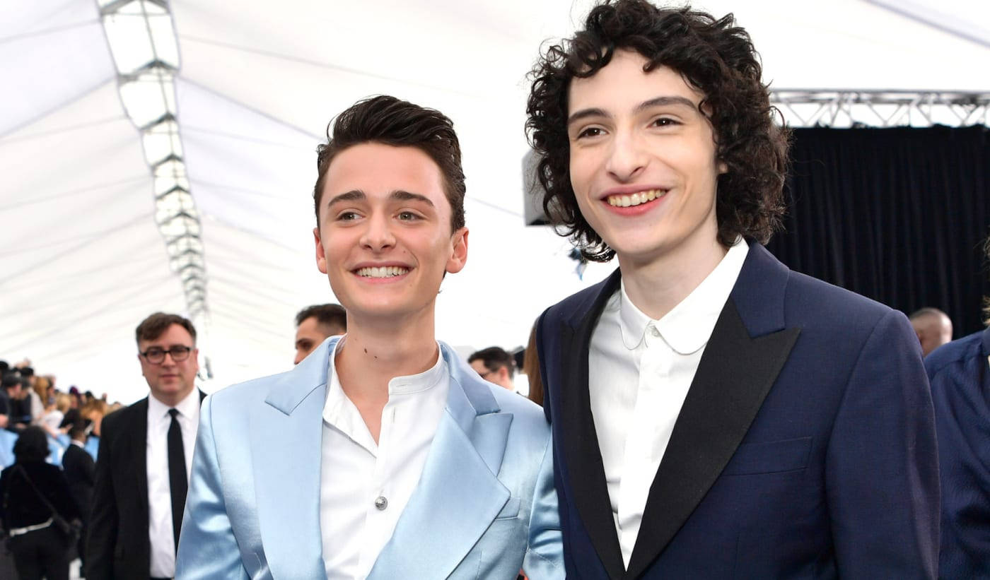 Finn Wolfhard With Other Celebrities Wallpaper
