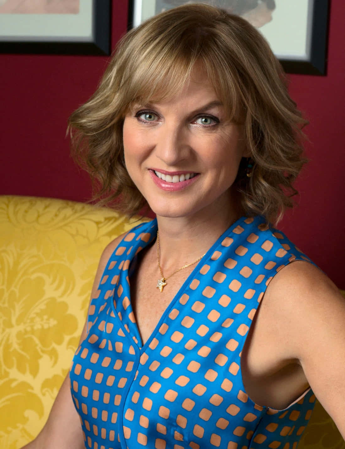 Fiona Bruce, renowned British journalist and television presenter Wallpaper