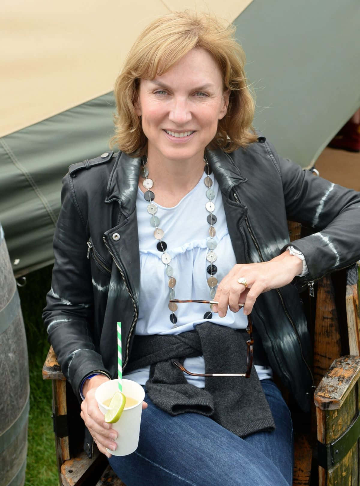 Fiona Bruce posing in elegant attire Wallpaper