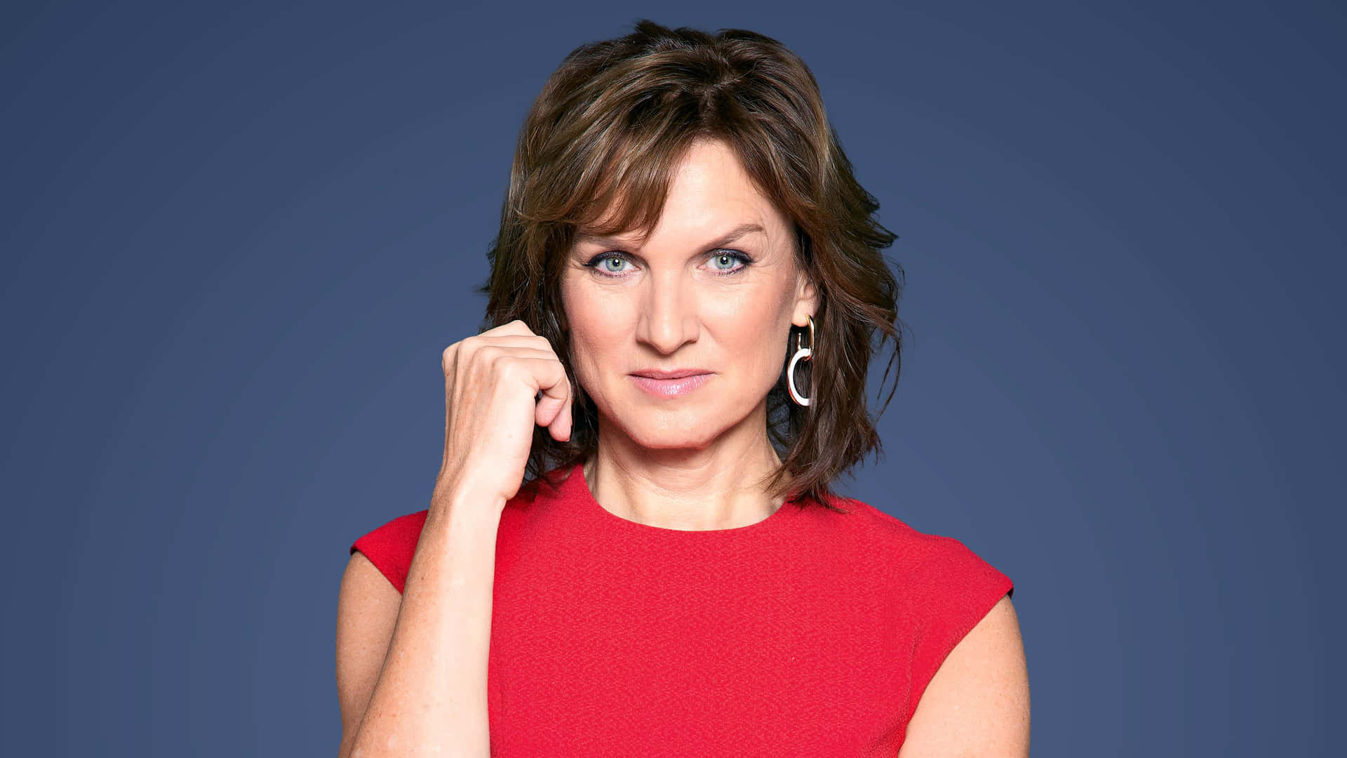 Fiona Bruce in a captivating pose Wallpaper