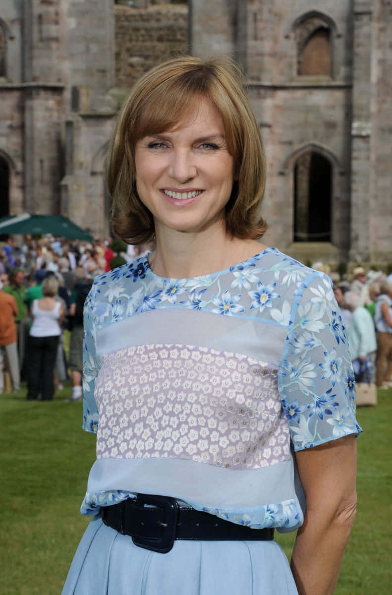 Fiona Bruce posing elegantly for a photoshoot. Wallpaper