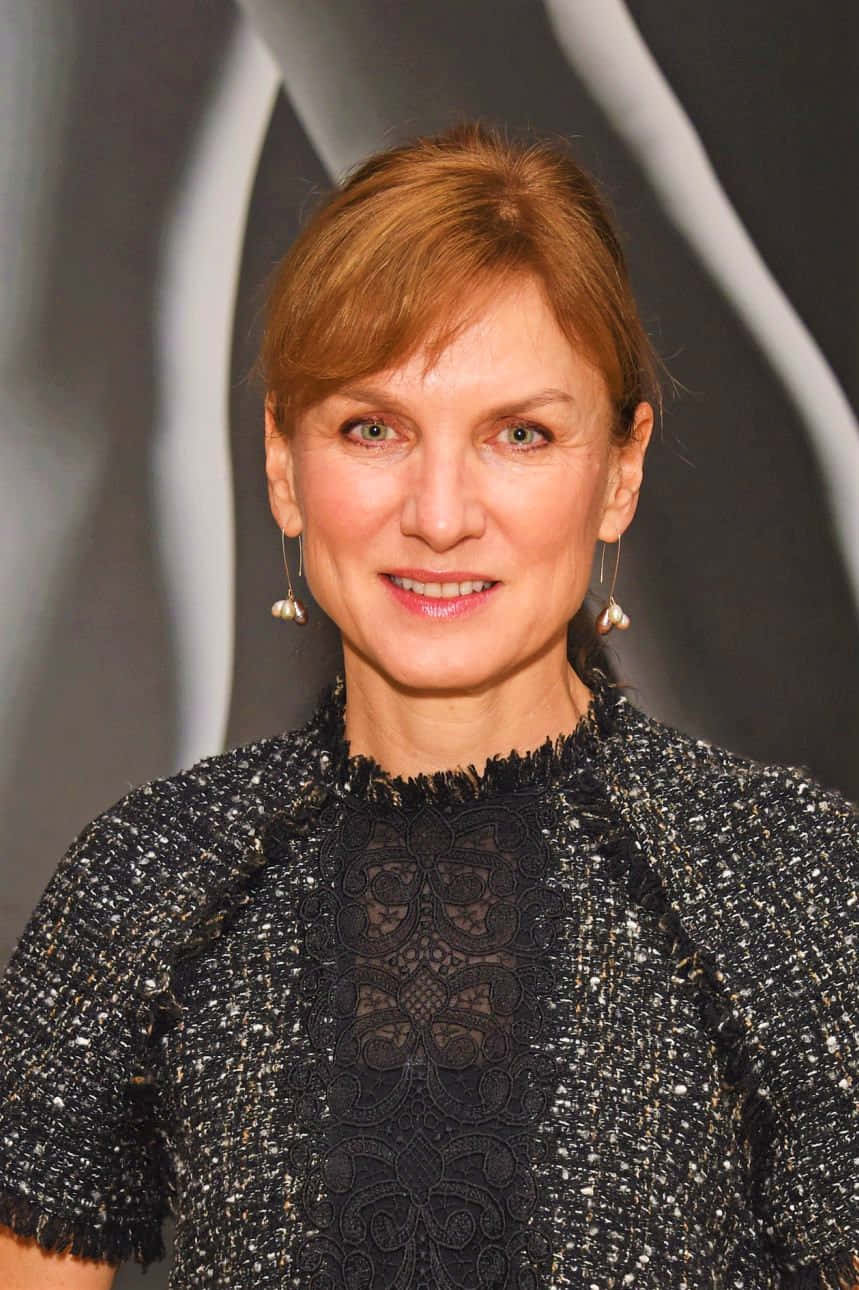 Fiona Bruce Posant Gracieusement Dans Une Robe Chic Fond d'écran