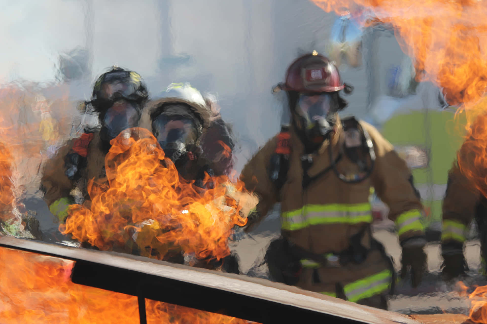 Heltemodi Aktion - Denne Modige Brandmand Risikerer Sit Liv For At Redde Andre.