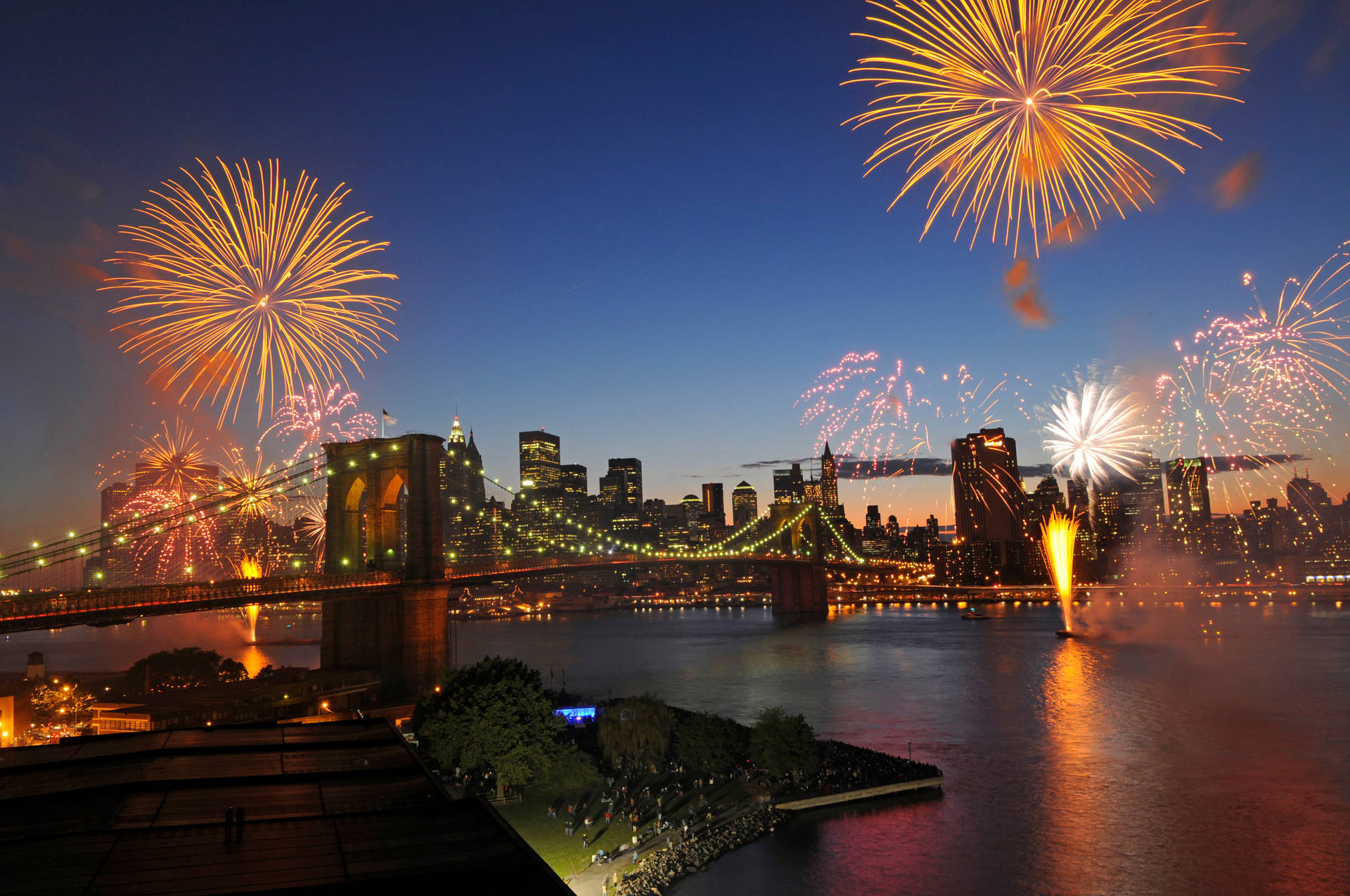 Fireworks At The Brooklyn Bridge Wallpaper