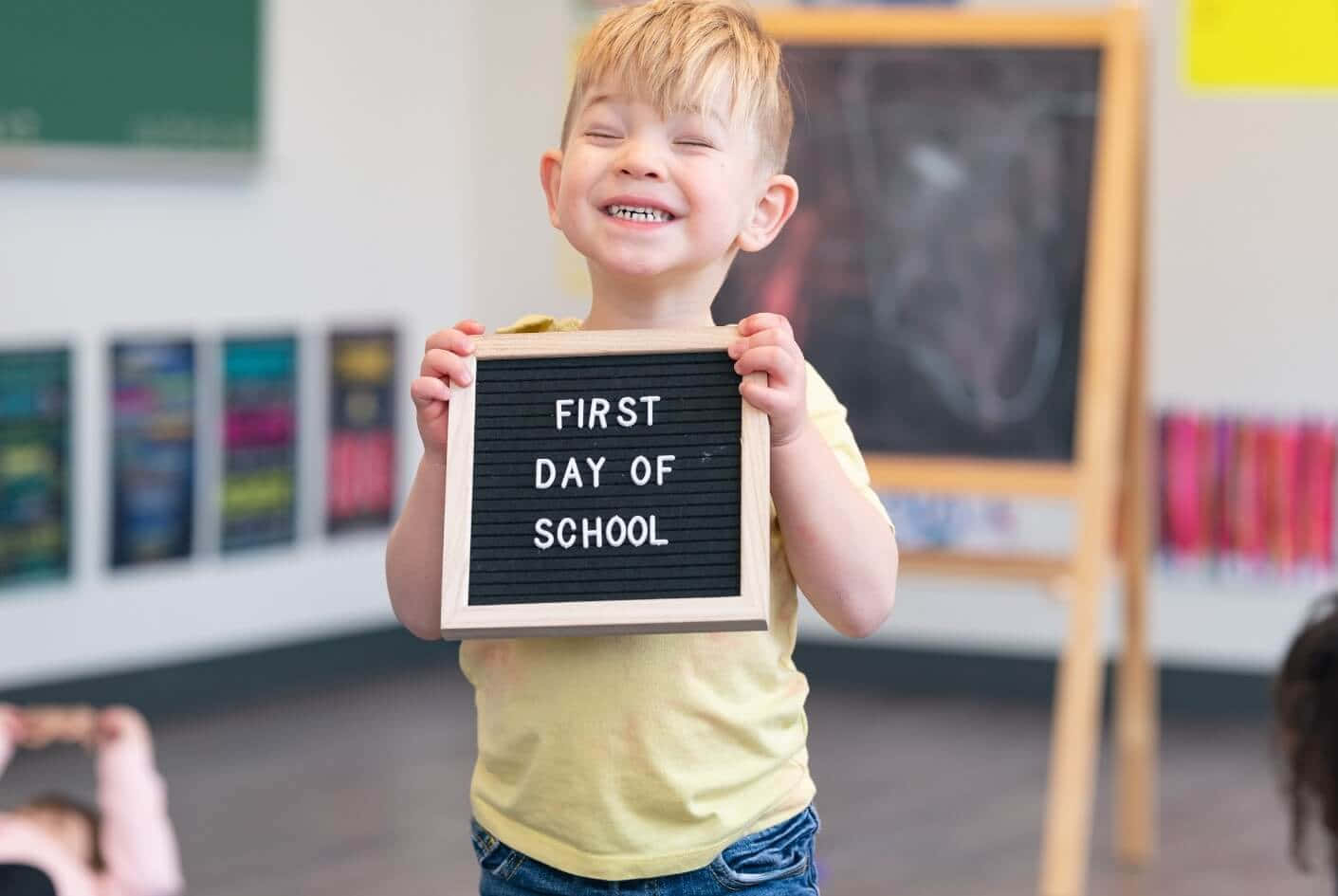 Sourire Du Premier Jour D'école Fond d'écran