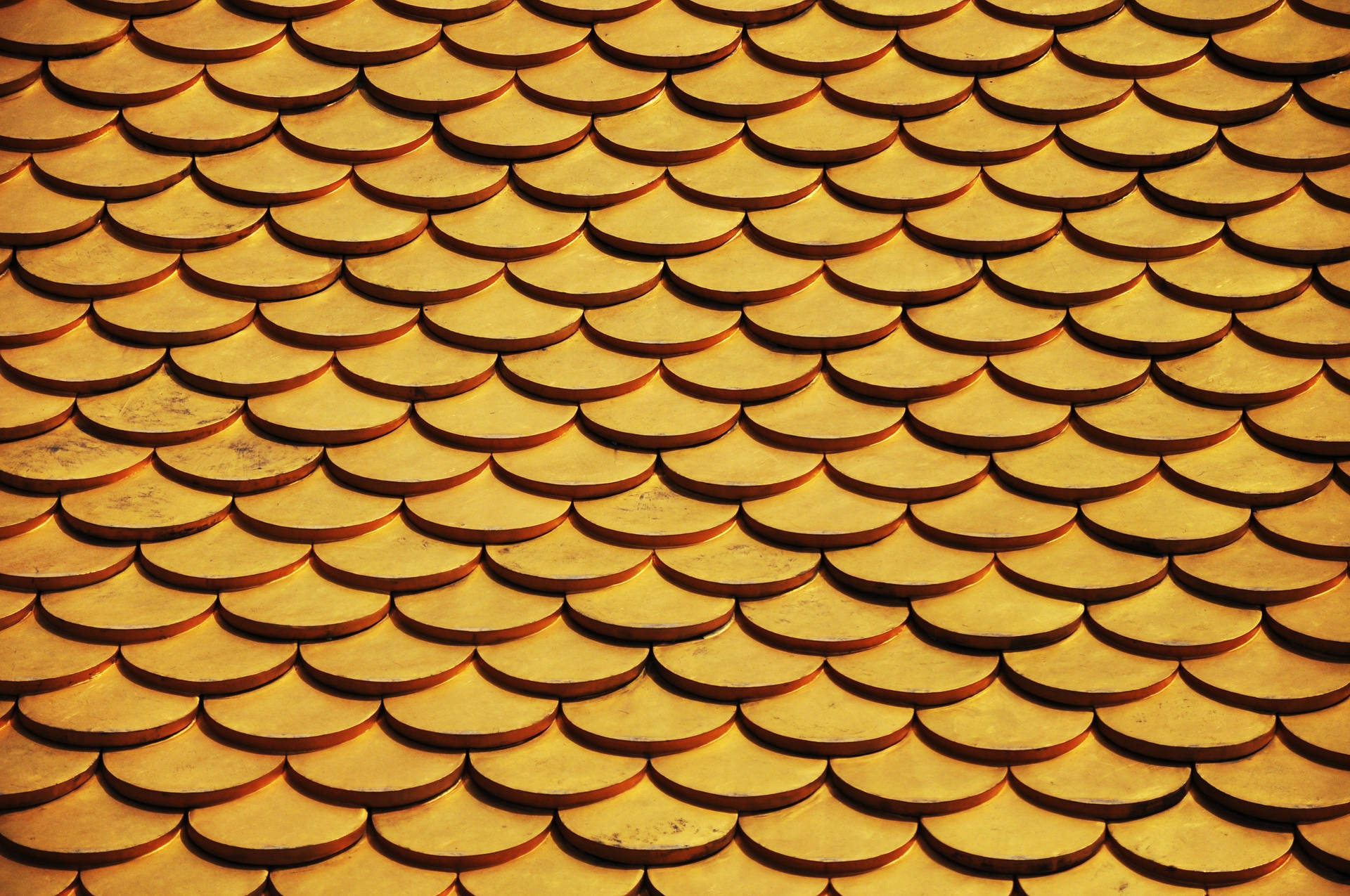 Fish Scale Pattern Gold Background Wallpaper