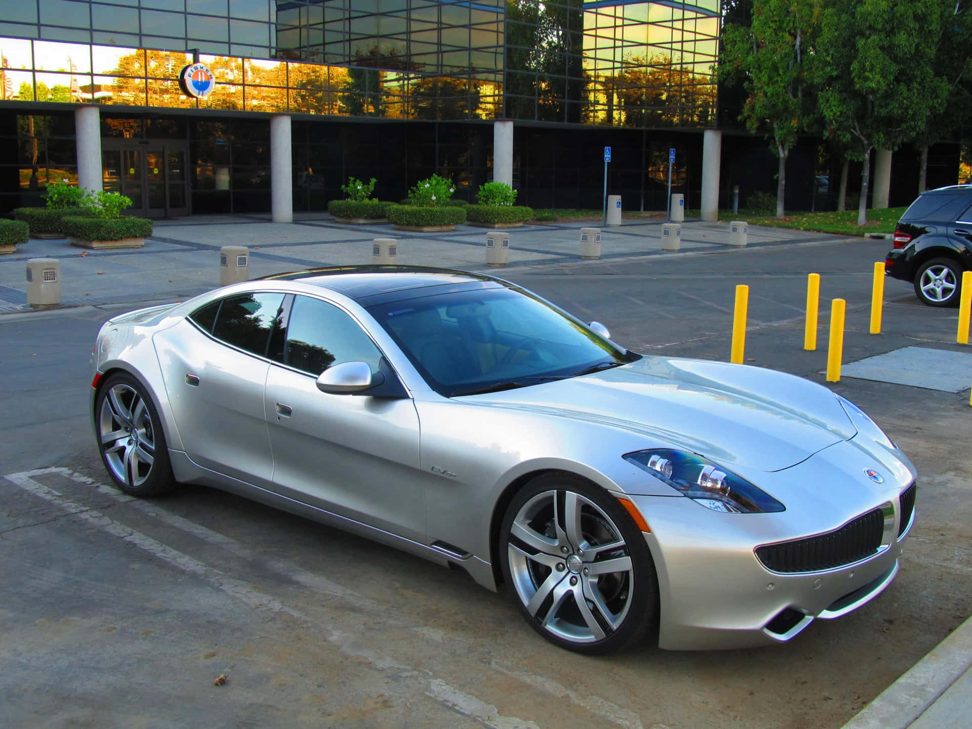 Fisker Karma Luxury Electric Vehicle Wallpaper