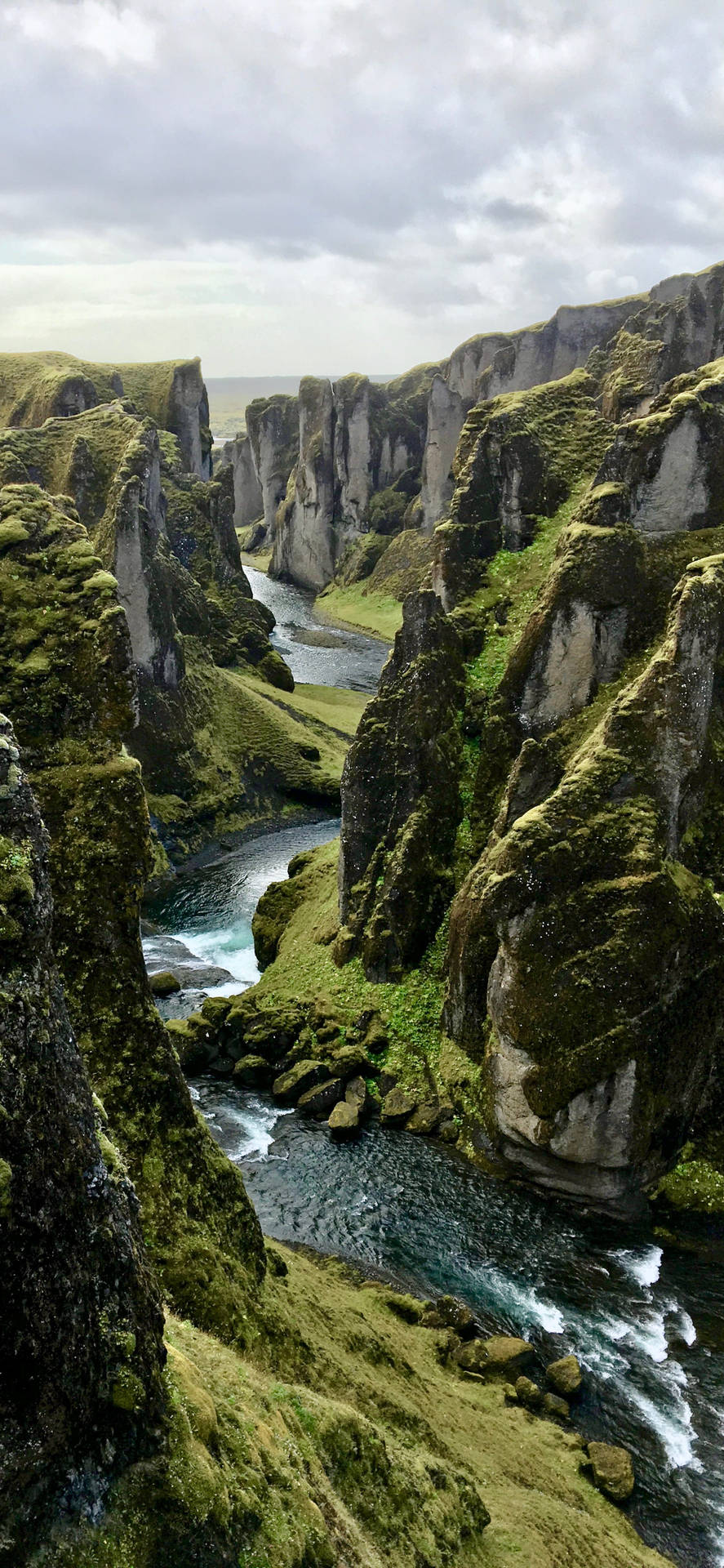 Cañóndel Río Fjaðrá, Islandia Fondo de pantalla