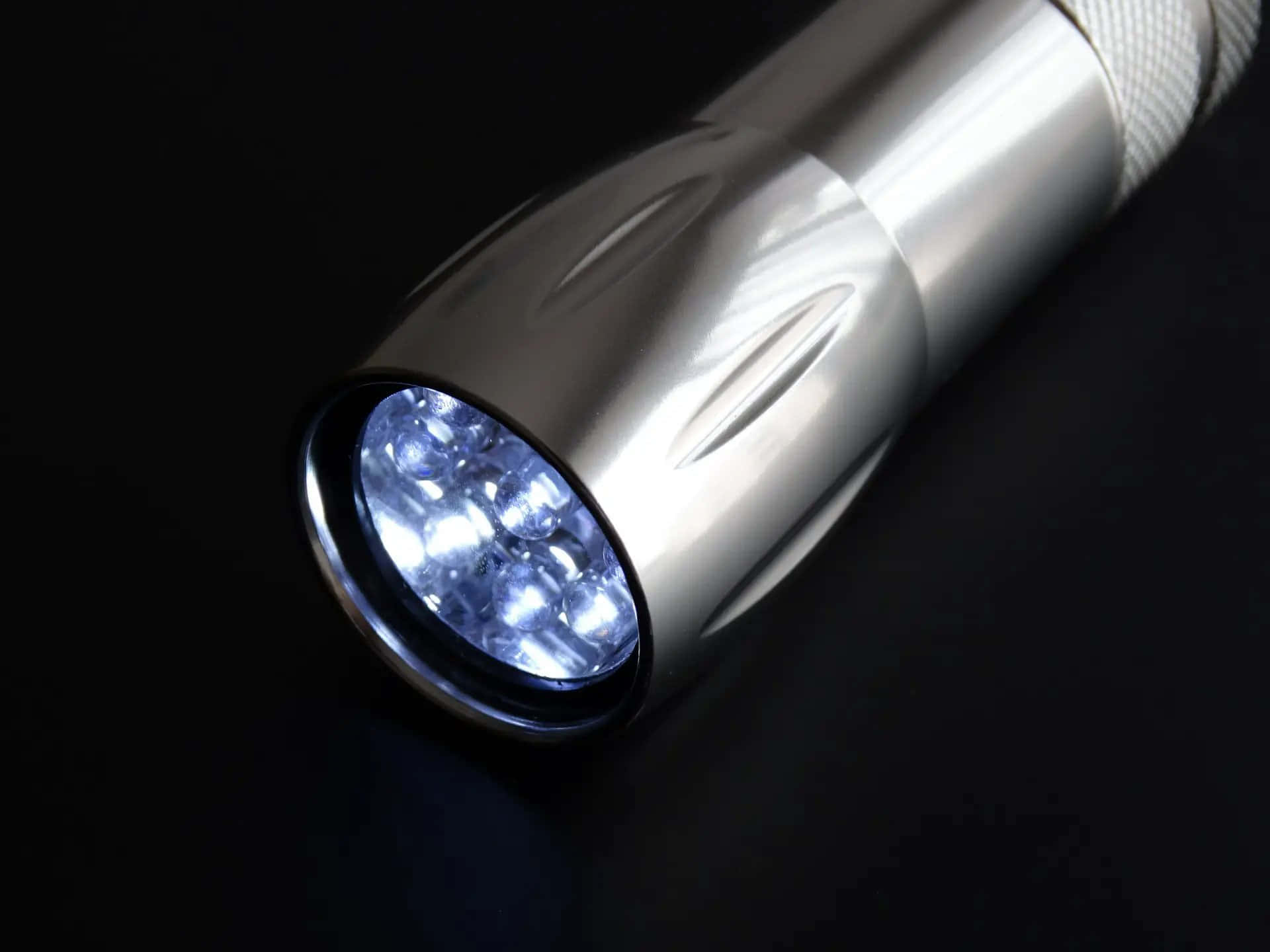 A Flashlight With A White Light On It