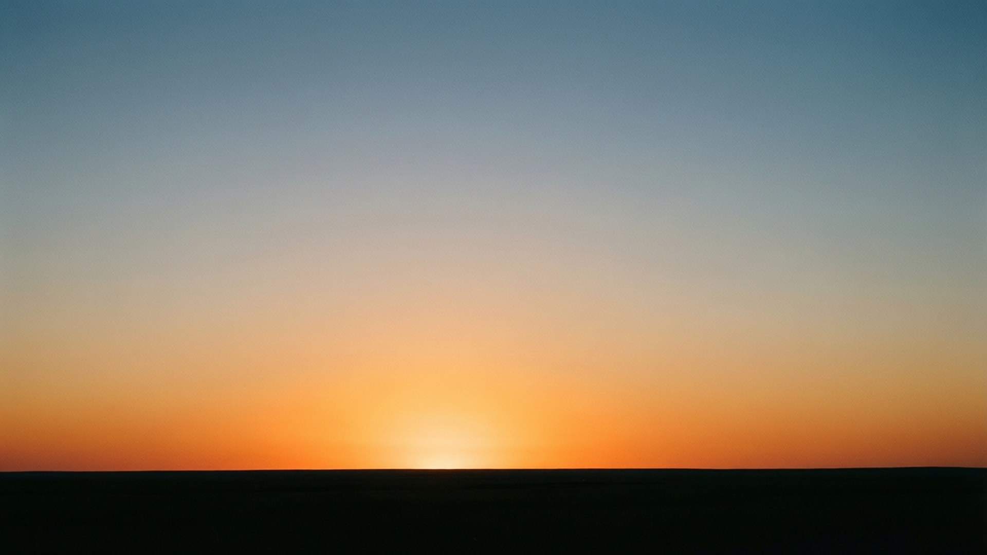 Enkel gradient solnedgang med horisontlinje.